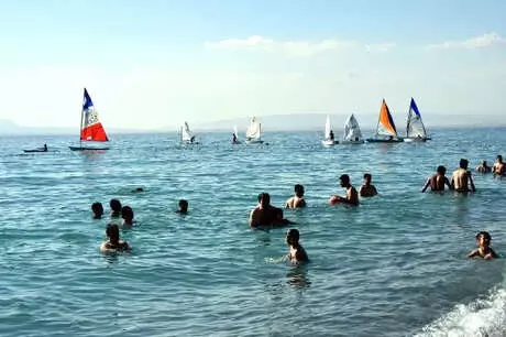 Van Gölü'nün 'Mavi Bayraklı' Plajı Törenle Açıldı Van Gölü'nün 'Mavi Bayraklı' Plajı Törenle Açıldı