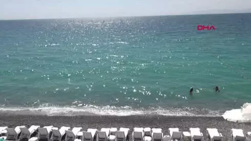 Van Gölü'nün 'Mavi Bayraklı' Plajı Törenle Açıldı Van Gölü'nün 'Mavi Bayraklı' Plajı Törenle Açıldı