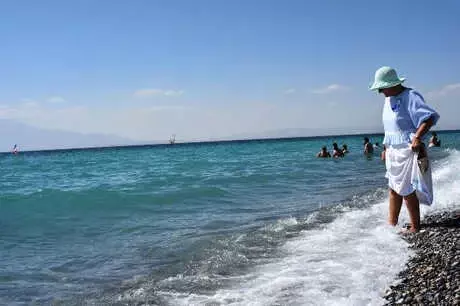 Van Gölü'nün 'Mavi Bayraklı' Plajı Törenle Açıldı Van Gölü'nün 'Mavi Bayraklı' Plajı Törenle Açıldı