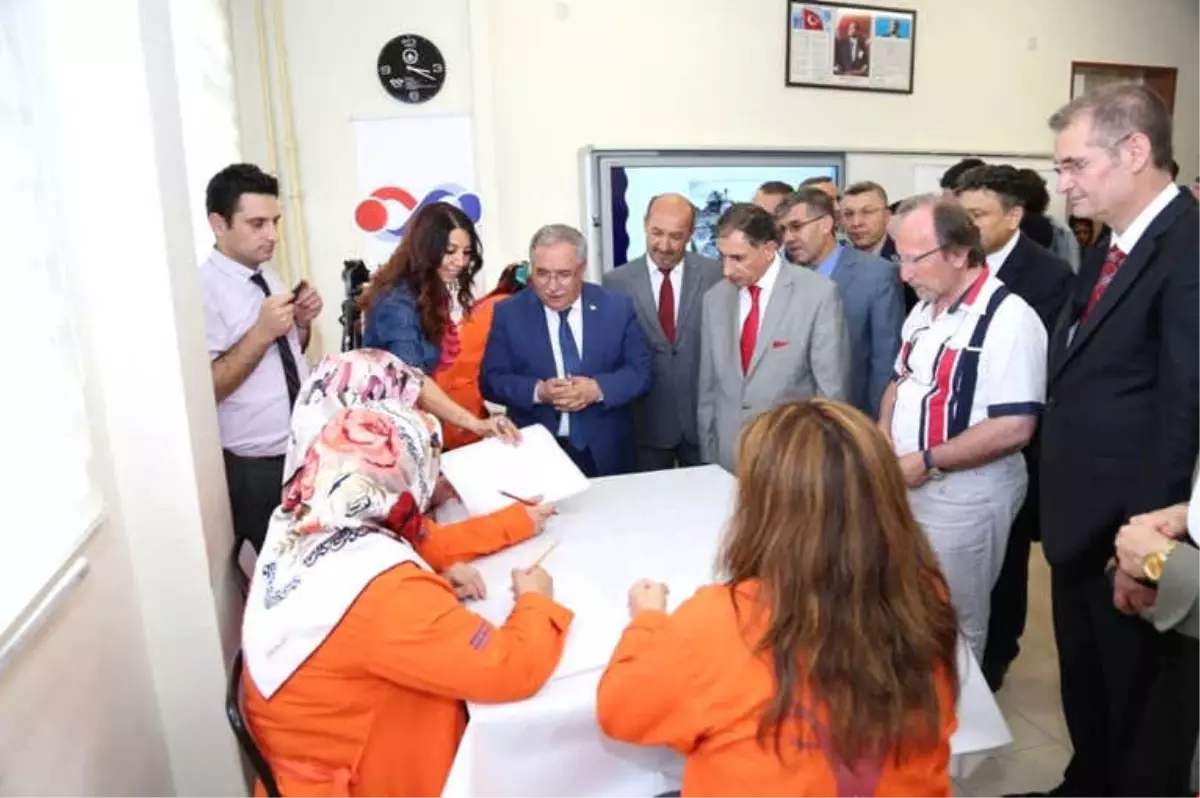 23 Kişiye 'Kütahya Çiniciliği' Kursu