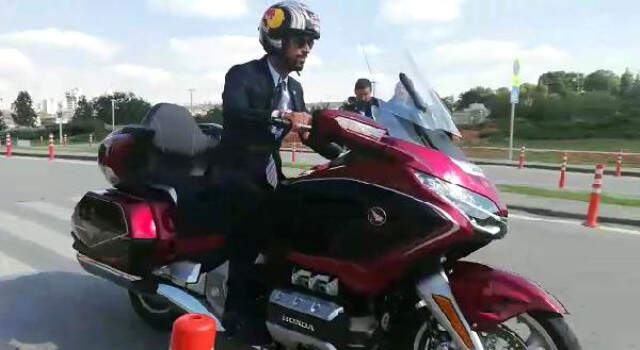 AK Parti Sakarya Milletvekili Kenan Sofuoğlu, Yemin Törenine Motosikletiyle Geldi