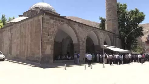 AK Parti Sözcüsü Ünal'ın Acı Günü AK Parti Sözcüsü Ünal'ın Acı Günü