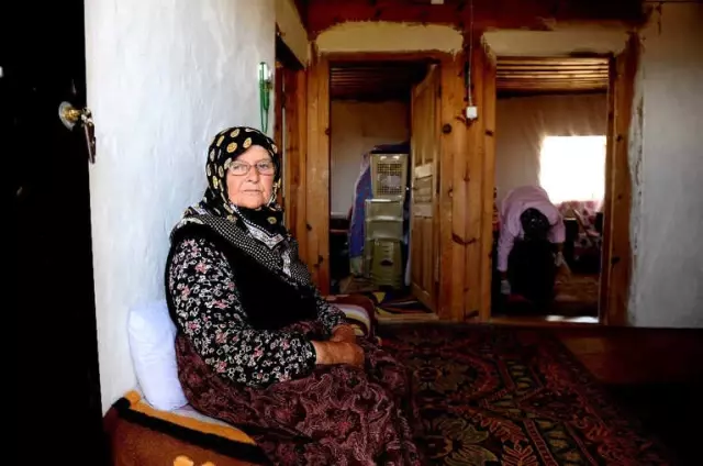 Bahriye Teyze 50 Yıldır Dağ Köyünde Yalnız Yaşıyor