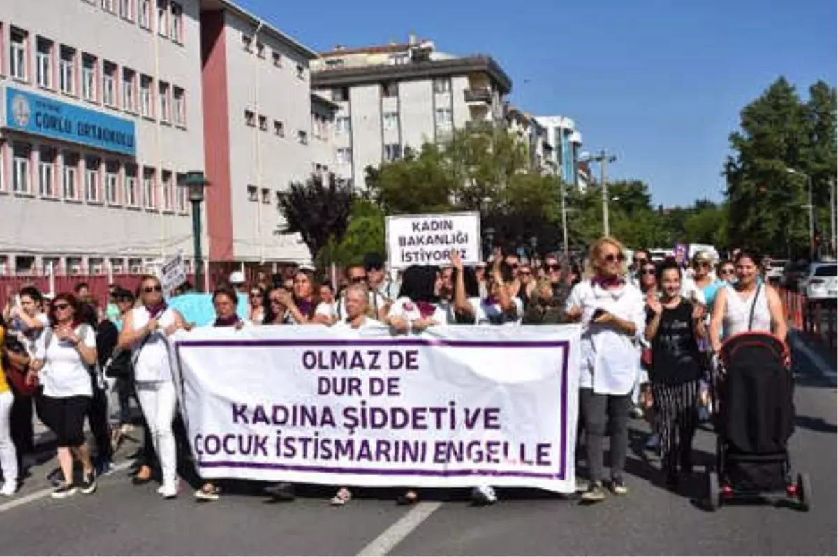 Çorlu'da 'Kadına Şiddet' ve 'Çocuk İstismarı' Protesto Edildi