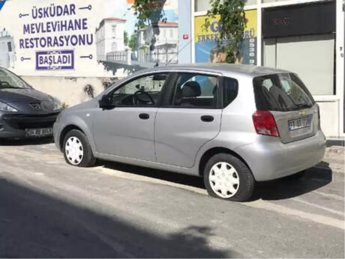 Park Halindeki 5 Aracın Lastiğini Kestiler