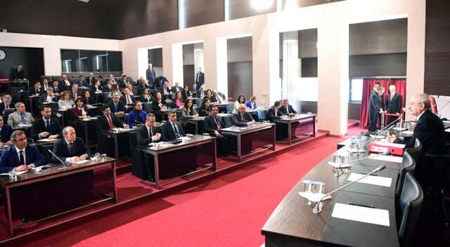 CHP'li Özgür Özel'den Erdoğan'ın Yemini ile Açıklama: Ayağa Kalkmayacağız