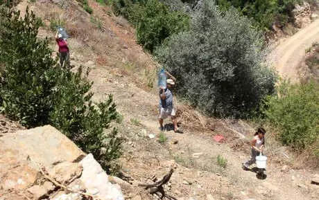 Kavurucu Sıcağa Taşıma Suyla Direniyorlar