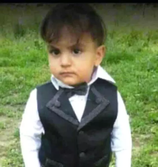 Kaybolduktan 1 Gün Sonra Ölü Bulunan 2 Yaşındaki Sami Yusuf Toprağa Verildi Kaybolduktan 1 Gün Sonra Ölü Bulunan 2 Yaşındaki Sami Yusuf Toprağa Verildi