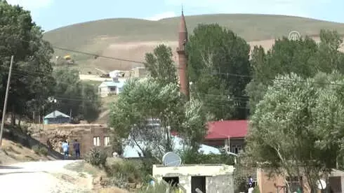 Ölü Bulunan Çocuğun Cenazesi Defnedildi - Baba Marangoz'un Açıklaması Ölü Bulunan Çocuğun Cenazesi Defnedildi - Baba Marangoz'un Açıklaması