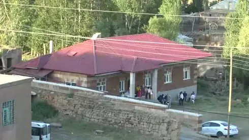 Ölü Bulunan Çocuğun Cenazesi Defnedildi - Baba Marangoz'un Açıklaması Ölü Bulunan Çocuğun Cenazesi Defnedildi - Baba Marangoz'un Açıklaması