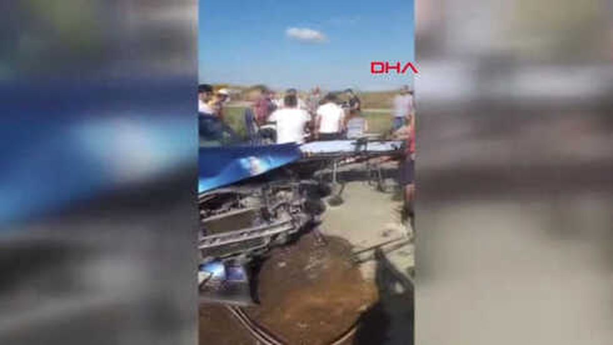 Pendik'te İki Otomobil Kafa Kafaya Çarpıştı 8 Yaralı