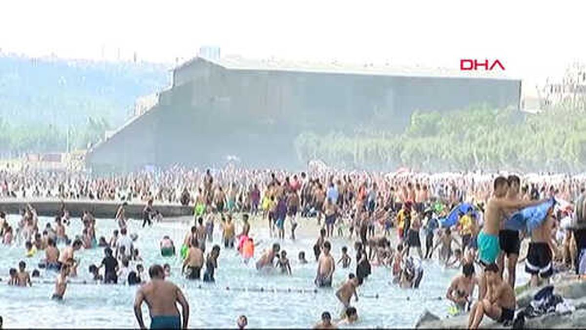 Sıcaktan Bunalanlar Sahillere Akın Etti; Menekşe Plajı Doldu