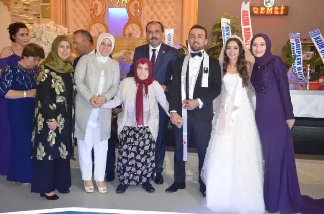 TBMM Çevre Komisyonu Başkanı Balta'nın Yeğeni Evlendi TBMM Çevre Komisyonu Başkanı Balta'nın Yeğeni Evlendi