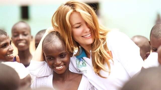 Ünlü Oyunucu Gamze Özçelik İyilik Meleği Oldu!