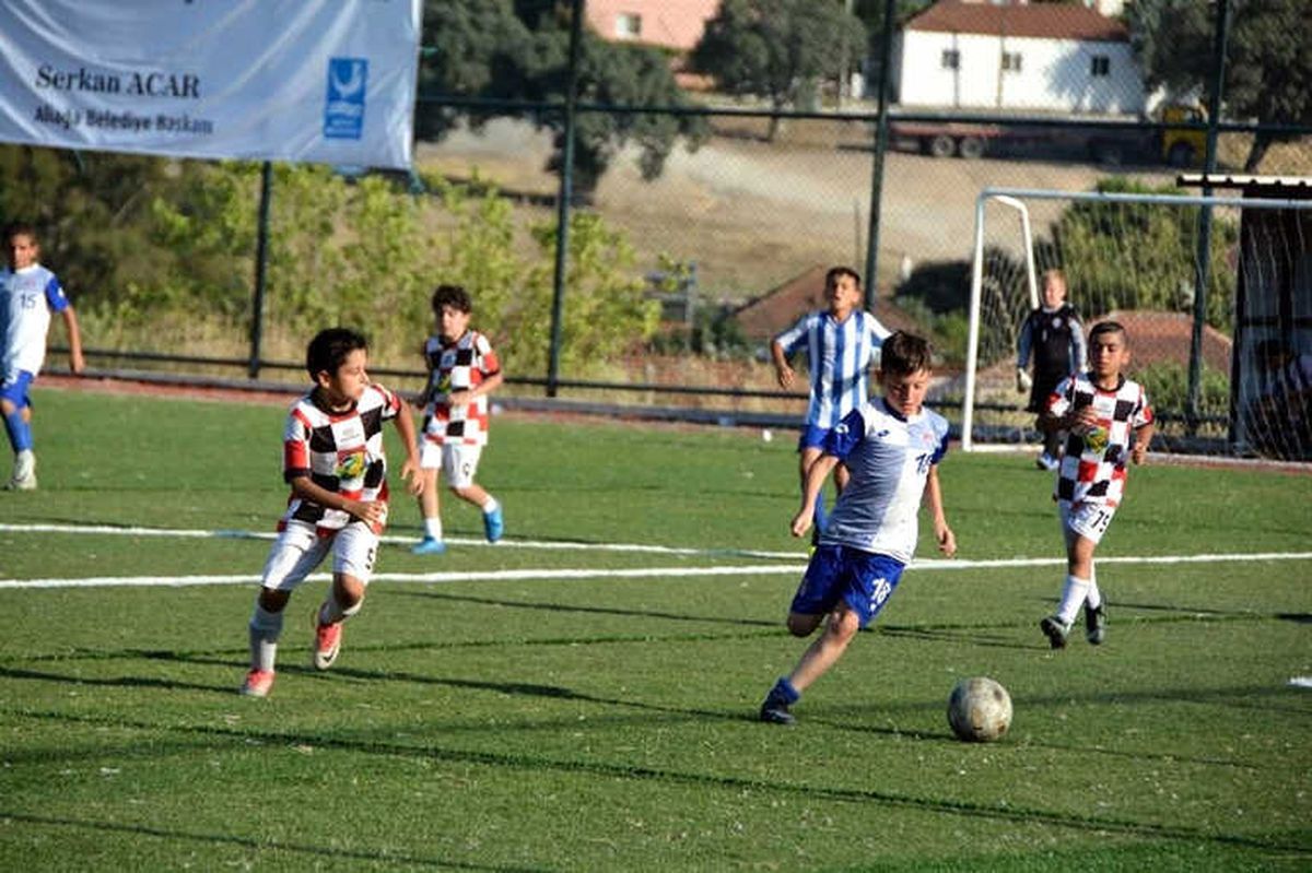 Aliağa'da Sezer Erşan Futbol Turnuvası