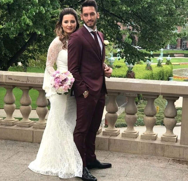 Hakan Çalhanoğlu'nun Milano'da Yabancı Bir Güzelle Fotoğrafı Ortaya Çıktı