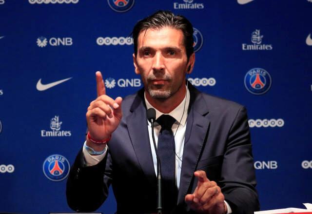 Psg'nin Yeni Kalecisi Gianluigi Buffon Basına Tanıtıldı