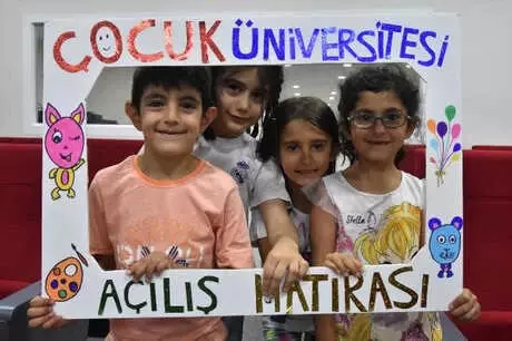 Van'da Kurulan 'Çocuk Üniversitesi' Eğitime Başladı Van'da Kurulan 'Çocuk Üniversitesi' Eğitime Başladı