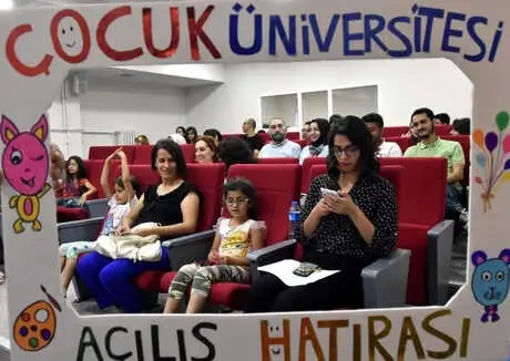 Van'da Kurulan 'Çocuk Üniversitesi' Eğitime Başladı Van'da Kurulan 'Çocuk Üniversitesi' Eğitime Başladı