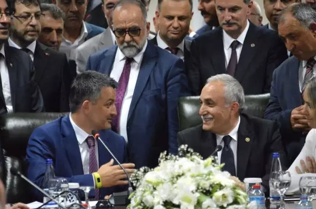 Bakan Fakıbaba Görevini Yeni Bakan Pakdemirli'ye Devretti