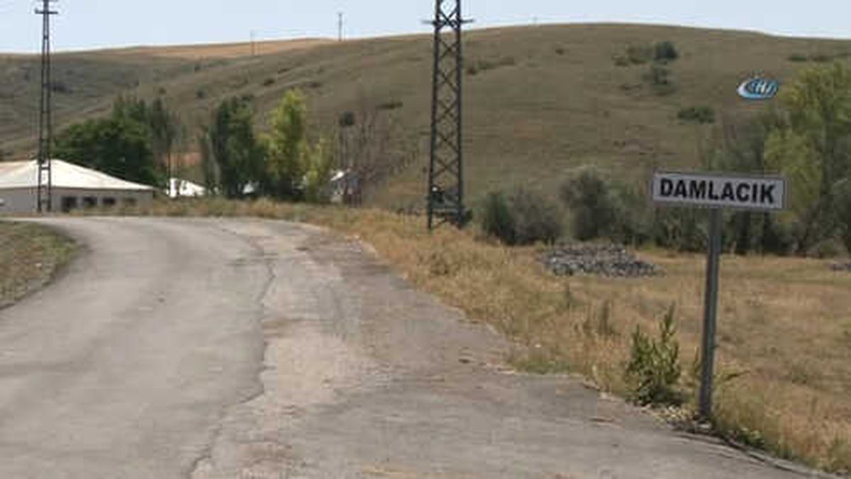 Hava Kararınca Ortaya Çıkıyorlar, Köylü Panikte