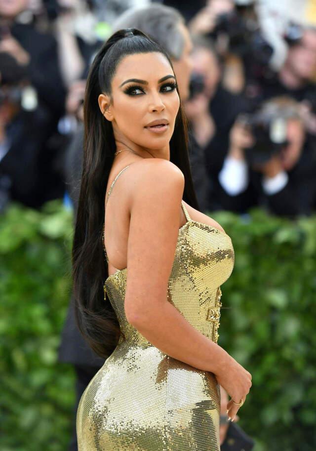 Kim Kardashian, Köpeğine Estetik Ameliyatla Protez Testis Yaptırdı