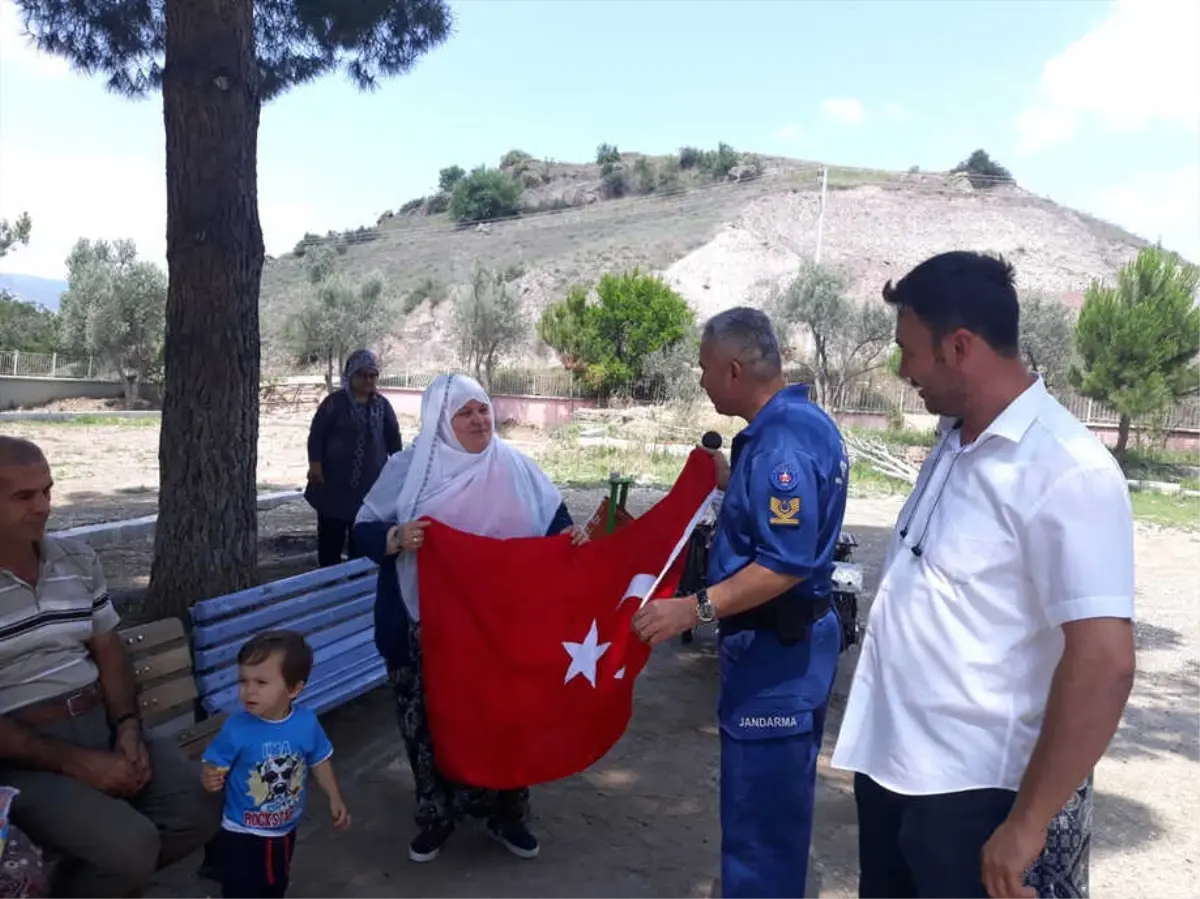 Mihalgazi'den Afrin'e Örgü Türk Bayrağı Gönderildi