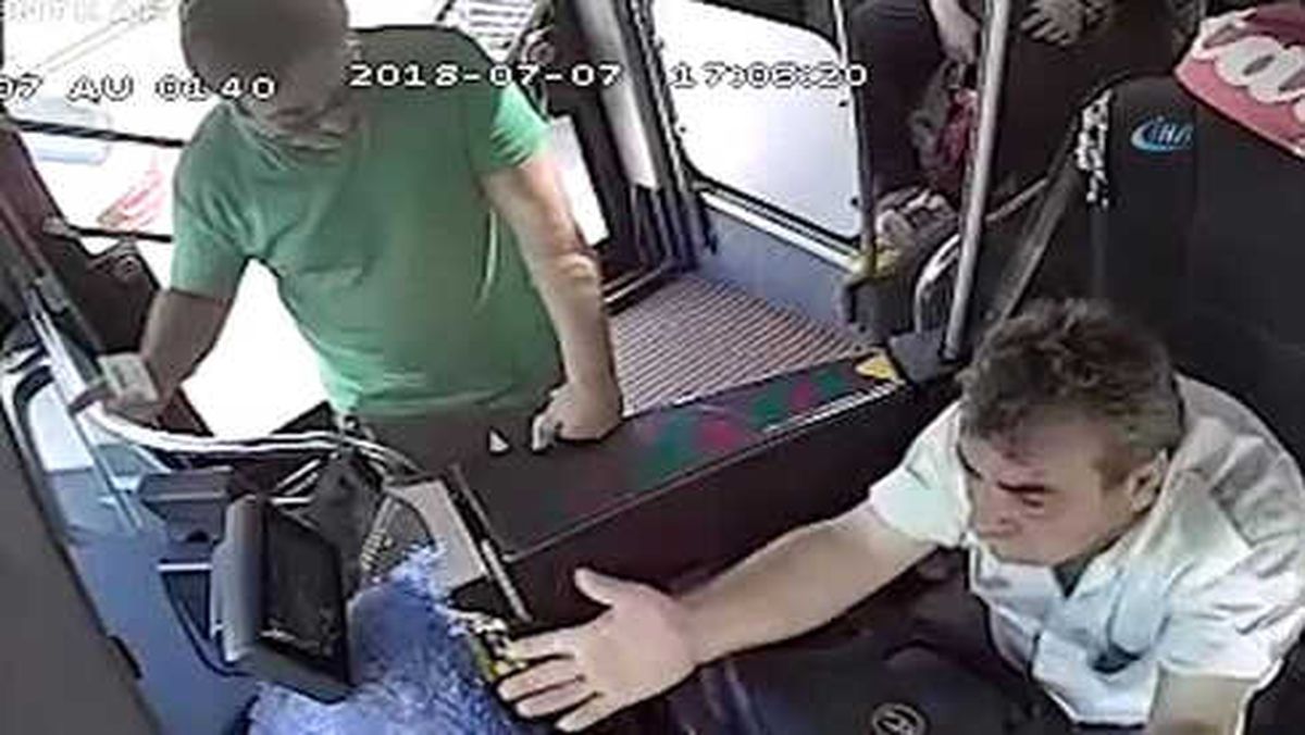 Otobüste Yumruklu Kavga Kamerada