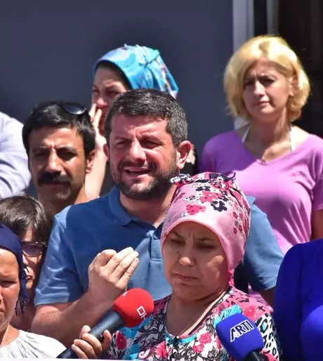 Soma'da Madenci Yakınları Duruşma Salonun Önünde Bekliyor