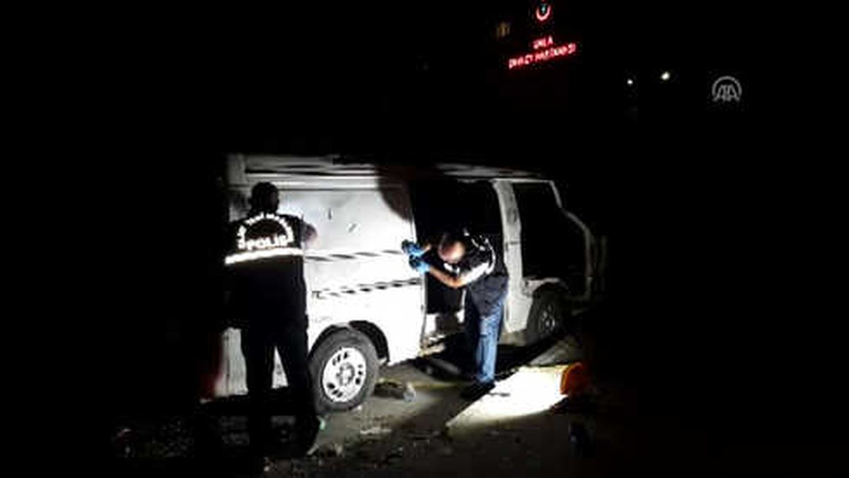 Urla'da Silahlı Kavga: 1'i Polis, 5 Yaralı