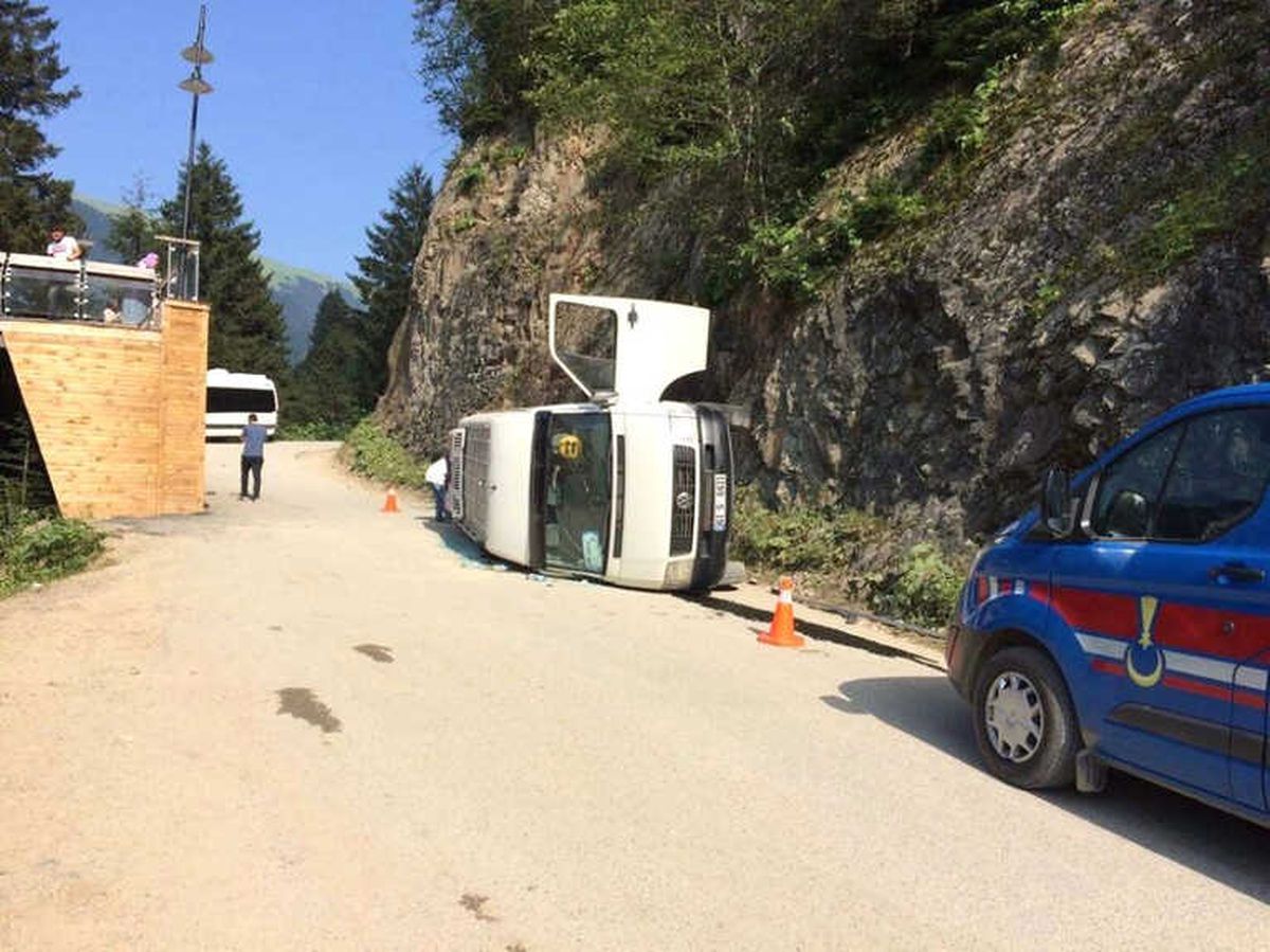 Uzungöl'de Kaza: 3 Yaralı