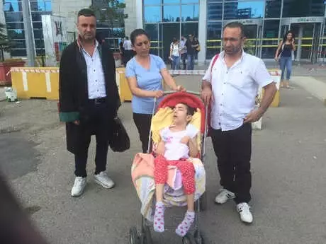 3 Yaşındayken Felç Olan Nisan'ın Davası... 2 Doktorun Yargılanmasına Başlandı