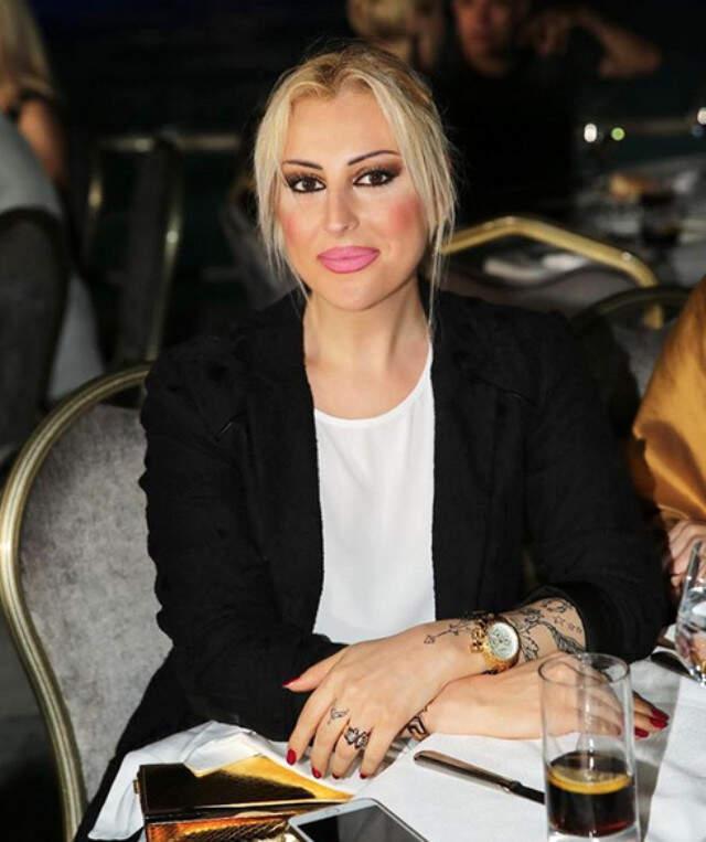 Adnan Oktar'ın Başı Kapalı Kediciği Serap Akıncıoğlu ve Ayça Gökçaylar Firar Etti