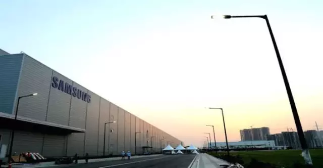 Dünyanın En Büyük Akıllı Telefon Fabrikası Hindistan'da Açıldı