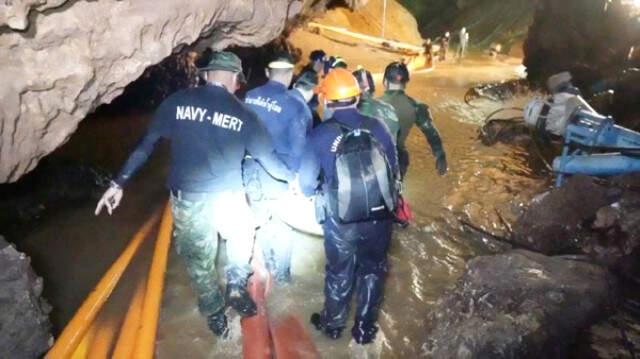 Mahsur Kaldıkları Mağaradan Kurtarılan Taylandlı Çocukların İlk Hastene Görüntüleri Yayınlandı