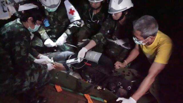 Mahsur Kaldıkları Mağaradan Kurtarılan Taylandlı Çocukların İlk Hastene Görüntüleri Yayınlandı
