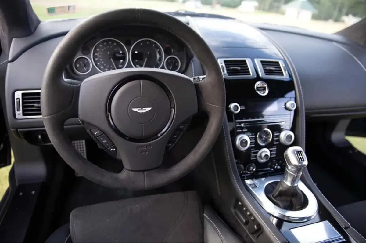 Manuel Aston Martin İkinci Sahibini Arıyor