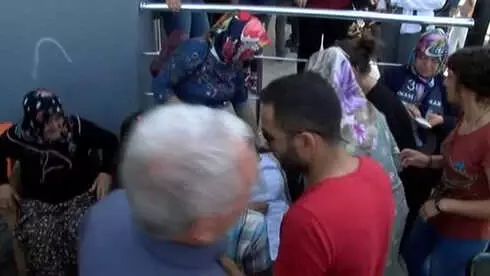 Soma Davası'nda Tutuklu Sanıklar İçin Açıklanan Karar Sonrası Mahkeme Salonu Karıştı Soma Davası'nda Tutuklu Sanıklar İçin Açıklanan Karar Sonrası Mahkeme Salonu Karıştı