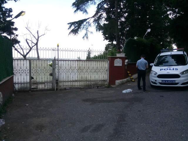 Adnan Oktar'ın Kedicikleri Gitti, Villanın Önündeki Köpek Kaldı