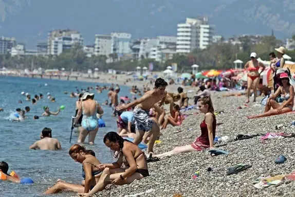 Antalya'ya Kavurucu Sıcaklar Geri Geliyor