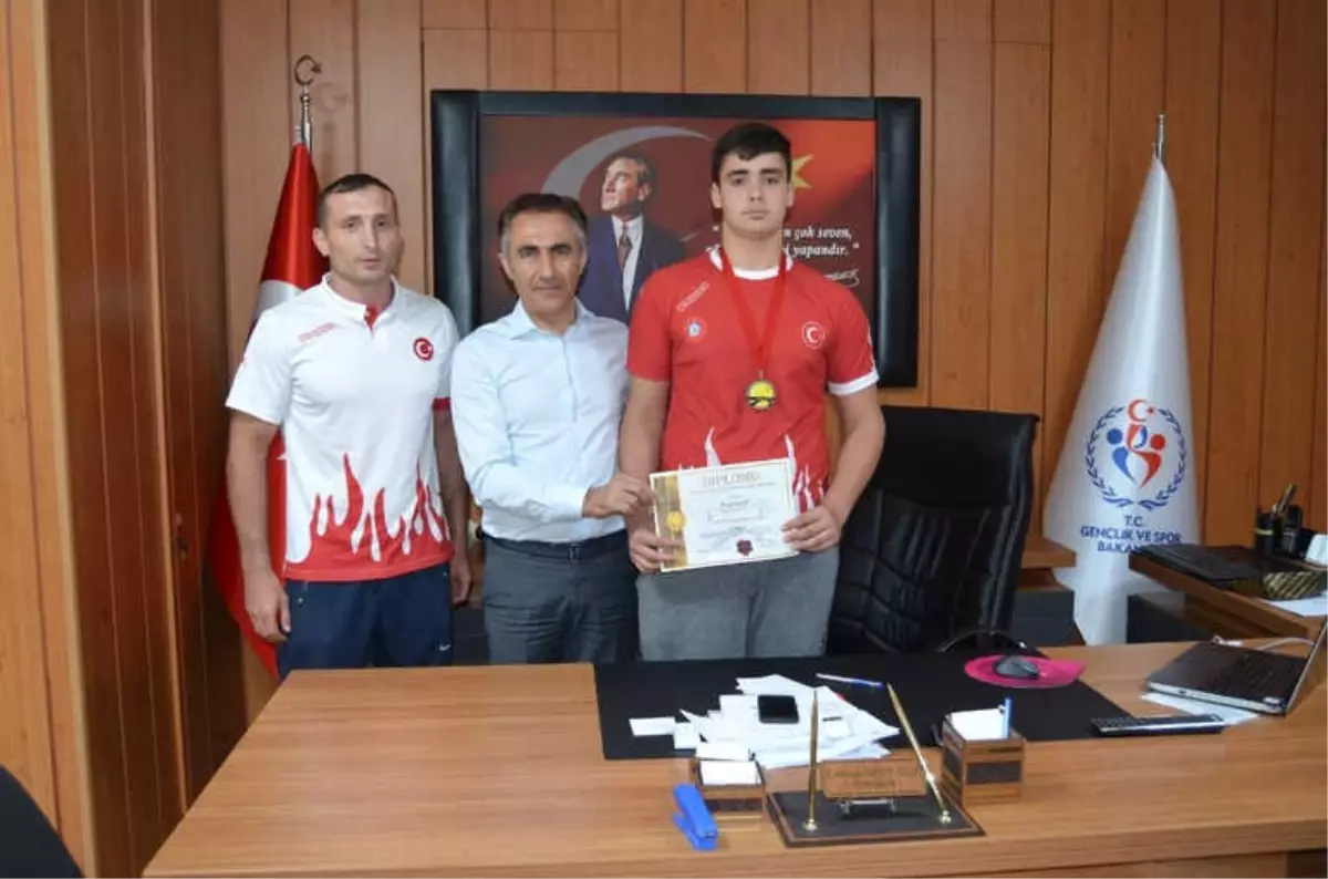 Balkan 2.'si Judocu, Müdür Arıcıoğlu'nu Ziyaret Etti