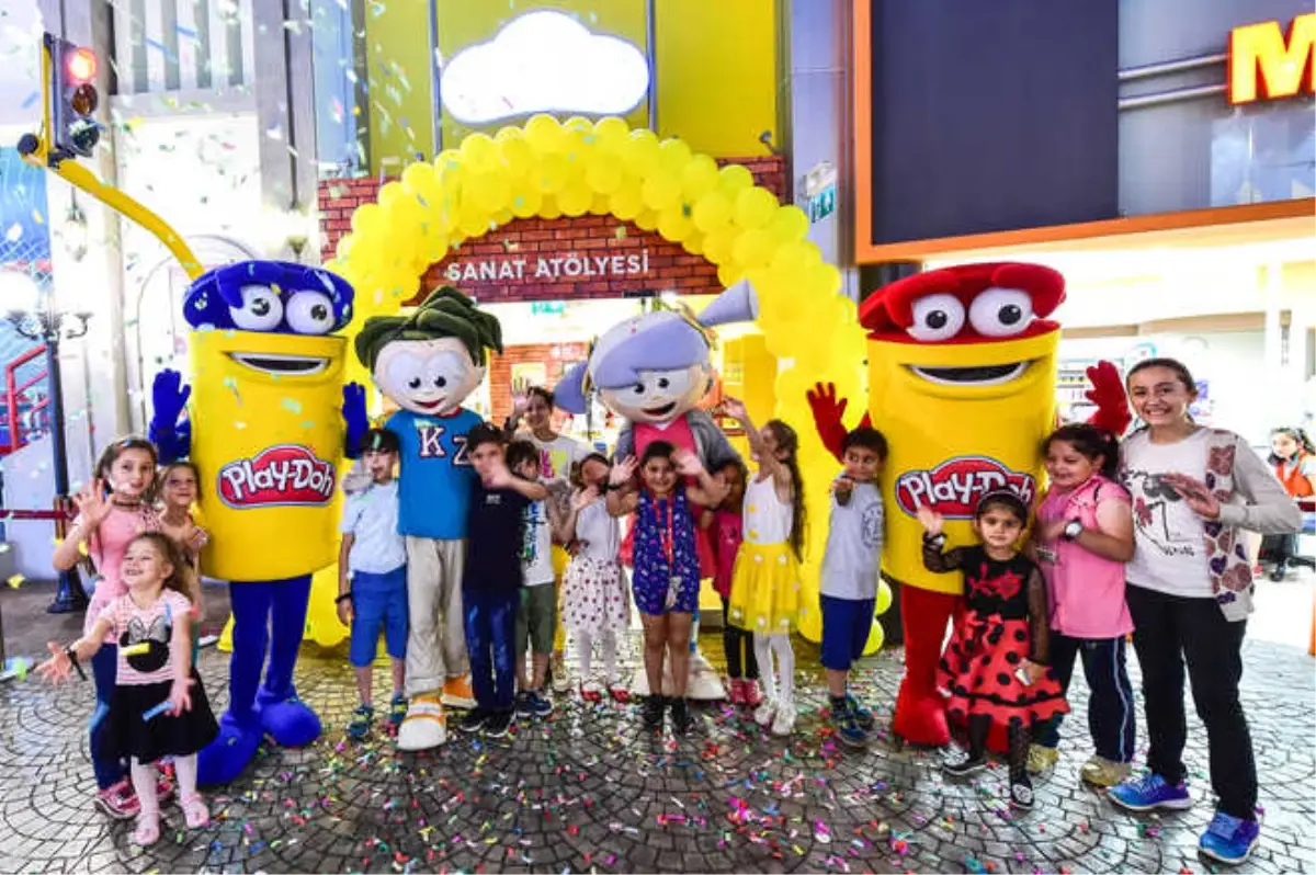 Çocuk Sanatçılar Yeteneklerini Sergiliyor!