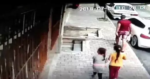 İstanbul'da, 2 Çocuğa Cinsel Tacizde Bulunmaya Kalkan Sapığa, Mahalleli Dayak Attı