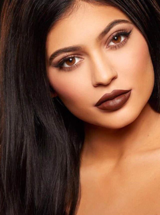 Kylie Jenner, Mark Zuckerberg'in 'En Genç Zengin' Tahtını Elinden Aldı