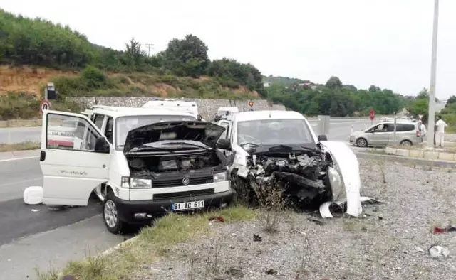 Sakarya'da Trafik Kazası: 6 Yaralı