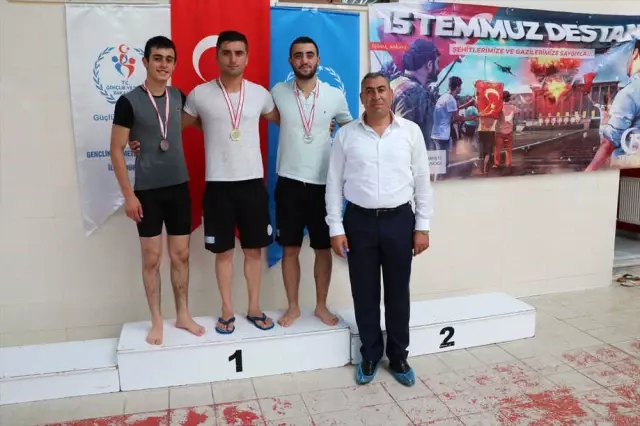 15 Temmuz Demokrasi Şehitleri İçin Yüzdüler