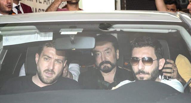 Adnan Oktar Polis Aracına Bindirilirken Böyle Bağırmış: Kahraman Türk Polisi, Devletimi Seviyorum