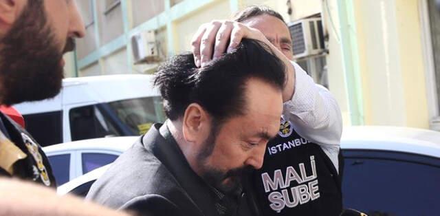 Adnan Oktar Polis Aracına Bindirilirken Böyle Bağırmış: Kahraman Türk Polisi, Devletimi Seviyorum