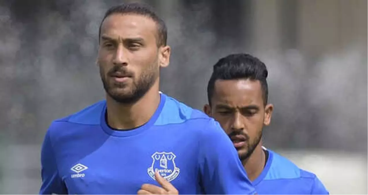 Evertonlı Cenk Tosun, Yeni Sezon Öncesi Güç Depoluyor - Spor