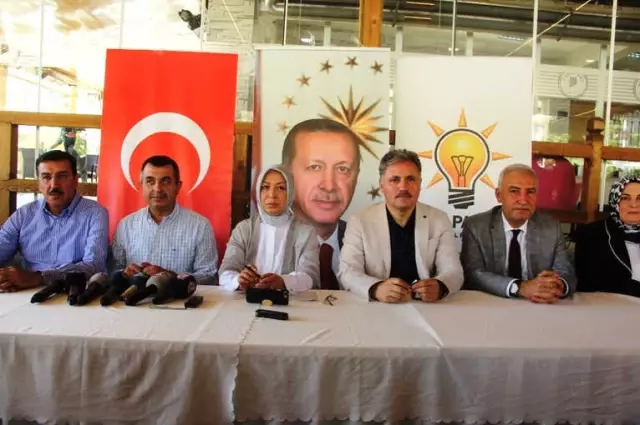 AK Parti Milletvekilleri Basınla Buluştu